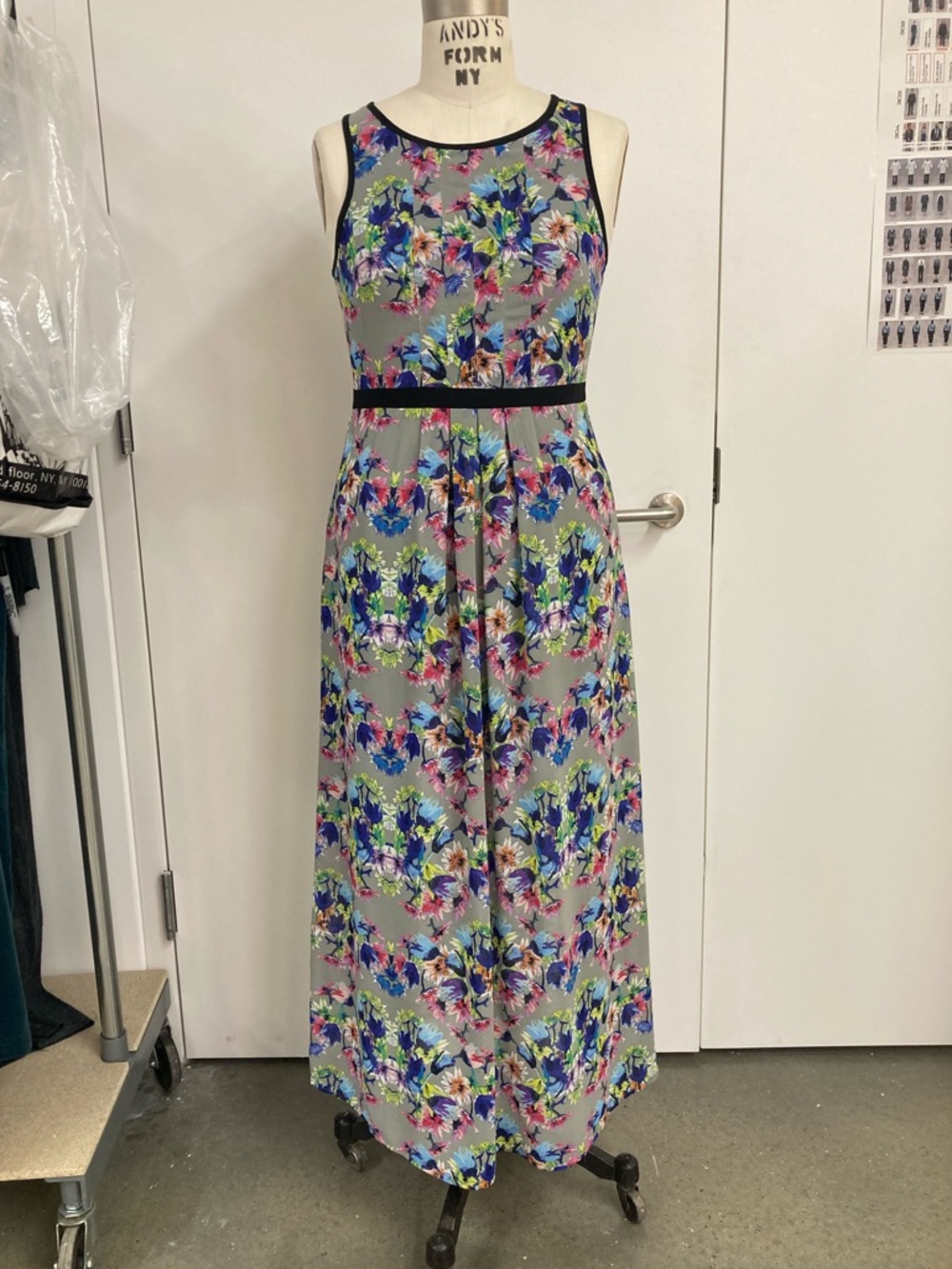 Nicole by Nicole Miller Floral Sleeveless Maxi Dress NWT size M (6-8)